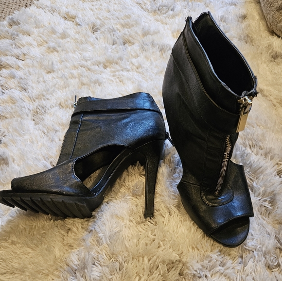 Charlotte Russe Peep Toe Heels - Picture 3 of 16